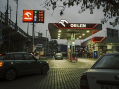 Jeśli nie dojdzie do eskalacji w Iranie, Polaka zaboli tylko trochę przy tankowaniu