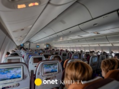 Dlaczego odsłaniamy okna w samolocie? Pilot wyjaśnia