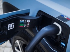 Świat odwraca się do aut elektrycznych. Główną przeszkodą koszty