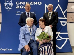 Miłość, wierność, uczciwość – 37 par z Gniezna z medalami za 50 lat małżeństwa