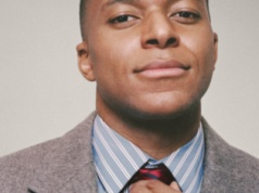 Kylian Mbappe pod krawatem Diora. Oto nowa wizja Jonathana Andersona!