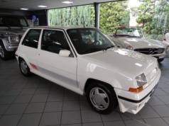 Renault 5 GT Turbo z Japonii za 99 tysięcy złotych – kultowy hot hatch lat 80. na sprzedaż w Polsce