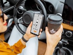 Firmy zaczynają chwytać, że Apple CarPlay Ultra to pułapka na kołach