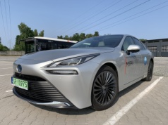 Toyota Mirai – przyszłoścć już dziś. Dane techniczne, ciekawostki, ceny