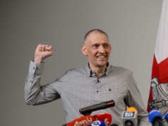 Cichanouski wyszedł z więzienia. Białorusini zastanawiają się, jak to wpłynie na opozycję