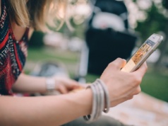 eSIM w podróży – co to jest, jak działa i dlaczego warto?