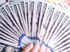 Euro i złoty umacniają się wobec USD