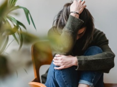 Ból, stygmatyzacja i zamknięcie w „czterech ścianach” – oto rzeczywistość pacjentów z Hidradenitis Suppurativa