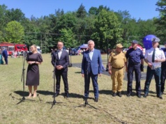 Bezpieczne wakacje 2025. Na pikniku w Rawie Mazowieckiej ministrowie apelowali do rodziców [ZDJĘCIA]