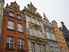 Mniej pozwoleń, mniej budów. Rynek mieszkaniowy spuszcza powietrze
