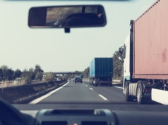 Szwecja potrzebuje 150 000 pracowników w branży transportowej – raport ostrzega przed poważnymi brakami kadrowymi