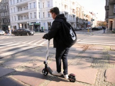 Hulajnoga elektryczna z nowym obowiązkiem. Każde dziecko będzie musiało to mieć