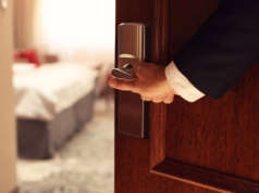 Grecja publikuje obowiązki hotelarzy. Chce aby turyści odpoczywali bez stresu