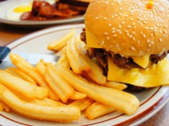 Kultowy Burgermeister wkracza do Polski! Pierwszy lokal już w Szczecinie