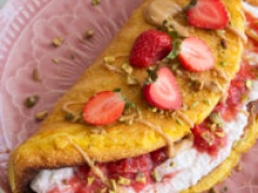 Przepis na omlet biszkoptowy z truskawkami
