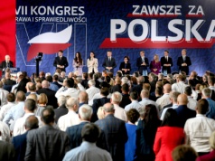 Kaczyński znów prowadzi armię PiS do boju. Tych gróźb nie należy lekceważyć