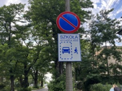 Do szkoły bez samochodu. Rodzice walczą o bezpieczne strefy szkolne