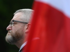 Niemcy zostali pokonani, a do zwycięstwa poprowadzili Polaków Matka Boska i Grzegorz Braun