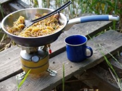 Pakujesz się na camping? Te kuchenne triki uratują ci wakacje