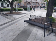 Nowe ławki i krzesła w centrum Olsztyna. Jest więcej miejsc do odpoczynku