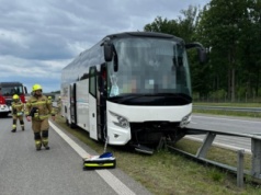 Pilne! Wypadek autokaru na autostradzie A2! Autokarem podróżowało 45 osób