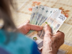 Ok. 300 zł co miesiąc. 1 lipca ruszają wypłaty nowego świadczenia