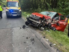 Groźny wypadek w Dymitrowie Dużym. Zderzenie czołowe samochodu osobowego z dostawczym