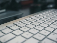 Apple się na Ciebie nie obrazi. Te klawiatury pasują do MacBooka jak ulał!