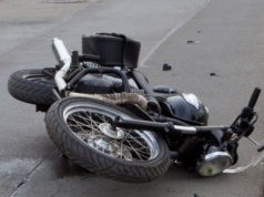 Płatne parkowanie a wzrost wypadków motocyklowych – to szokujące dane! Jak jeździć bezpieczniej?