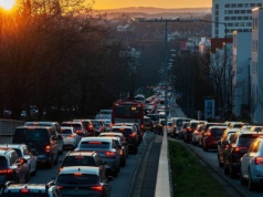 Granatowy, biały, czarny. Który lakier na aucie starzeje się najszybciej?