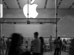 Apple wchodzi z drzwiami. Spróbują podpić ziemię niczyją
