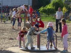 Tak wygląda wakacyjny koszmar pracujących rodziców. Nie ma babci, kolonii ani niani