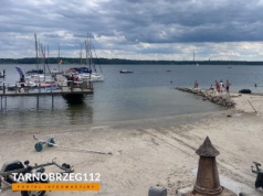 Poszukiwania nad Jeziorem Tarnobrzeskim. Świadkowie widzieli tonącą osobę [ZDJĘCIA]