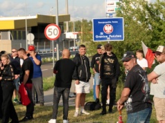 Siemoniak: „Obywatelskie patrole próbują robić zadymę na granicy”