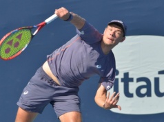 Polak gra dalej na Wimbledonie. Pokonał finalistę sprzed kilku lat!