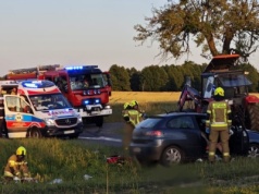 Trzy osoby w szpitalu po zderzeniu z ciągnikiem