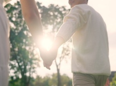 Wakacje pełne hormonów. Czas na zdrowe szaleństwo?