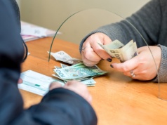 Dlaczego bank odmówił kredytu? Zdesperowani i samotni – jak system wypycha ludzi do szarej strefy