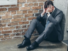 30- i 40-latkowie nie mają prawa być „przegrywami”. „Dziś nie wolno już normalnie żyć, trzeba stale coś osiągać, próbując dobiec do kresu swoich możliwości”