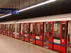 Pożar w warszawskim metrze. Są duże utrudnienia dla pasażerów