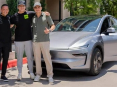 Pierwsza Tesla sama dostarczyła się klientowi. Przy przekazaniu kluczyków stała się innym autem
