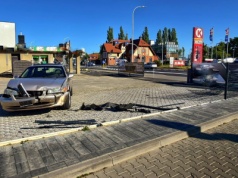 Roztrzaskał auto na wjeździe do McDonald’s (ZDJĘCIA)