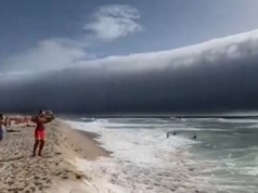 Ludzie patrzeli jak osłupieni. Niezwykły widok na plaży