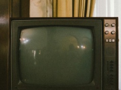 Polacy kochali ten teleturniej. Po latach niebytu wraca na antenę z kultowym prowadzącym