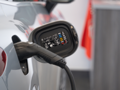 Nowe przepisy ułatwią ładowanie aut elektrycznych w blokach