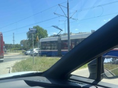 Po kolizji tramwaju i samochodu w bydgoskim Fordonie. Nikt nie ucierpiał