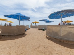 5 tys. zł mandatu za parawan na plaży? Prawnik tłumaczy, kiedy to realne