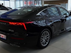 Toyota Camry powinna się bać. Ta piękna limuzyna jest dużo tańsza i prawie nikt o niej nie słyszał