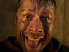Glen Powell ucieka, walcząc o życie – nowy „Uciekinier” ze zwiastunem pełnym szalonej akcji!