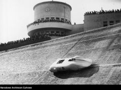 Polak w Bugatti i futurystyczne bolidy. Tak wyglądały wyścigi samochodowe w latach 20. i 30. [GALERIA]